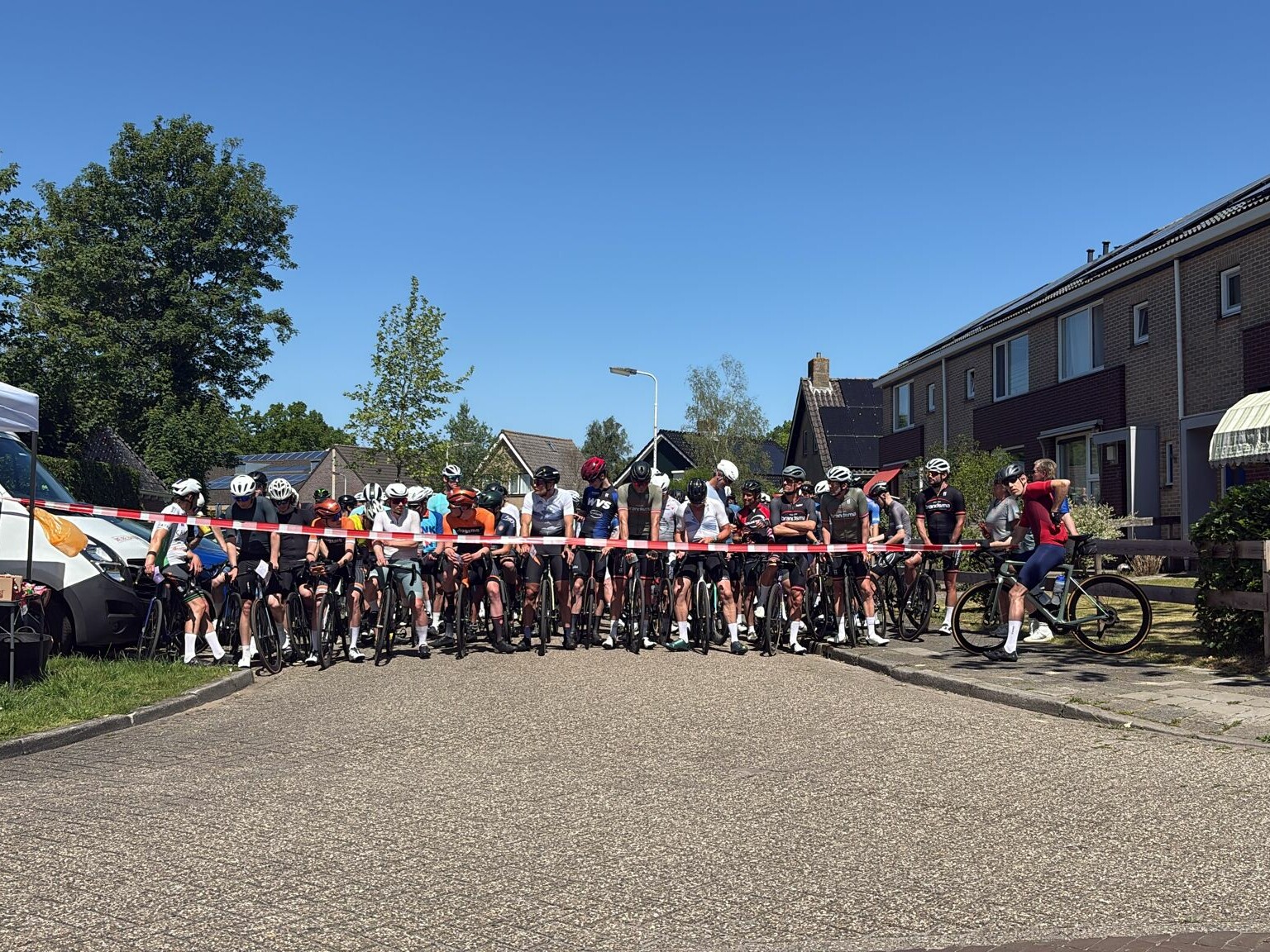 Fietsers achter het lint