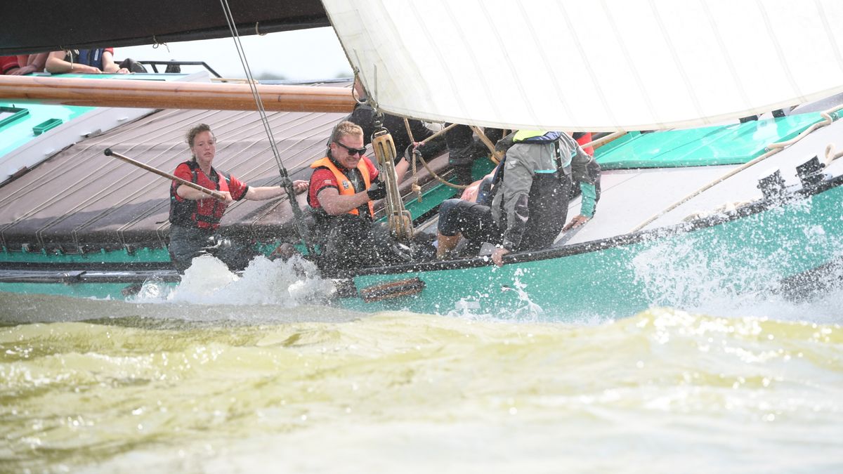 Kijk hier live naar de inhaalwedstrijd van het skûtsjesilen bij Lemmer