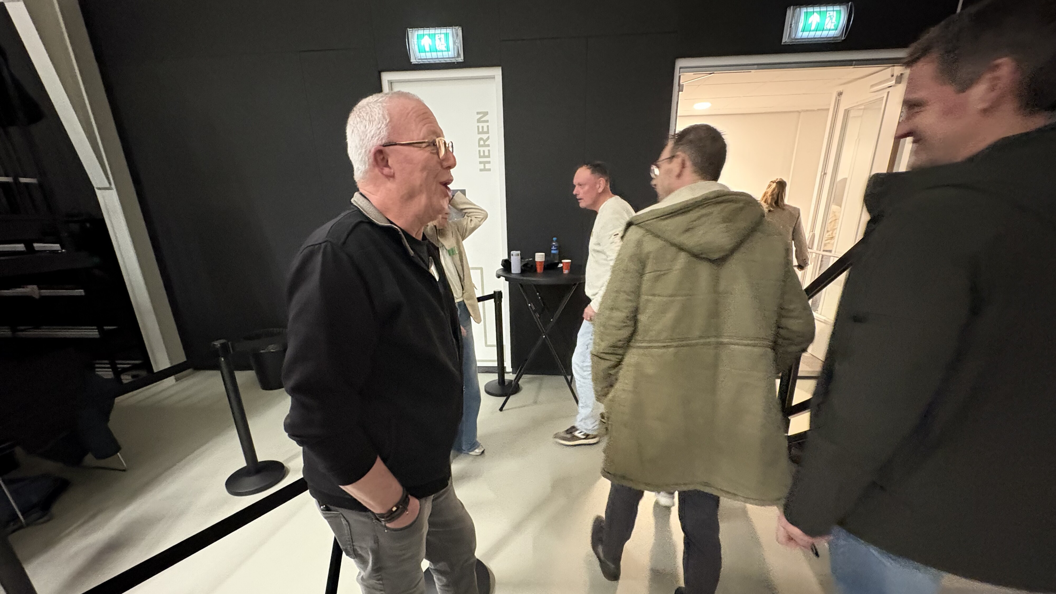 Wout Winter sjocht ta dat de taskôgers op it goeie plak komme
