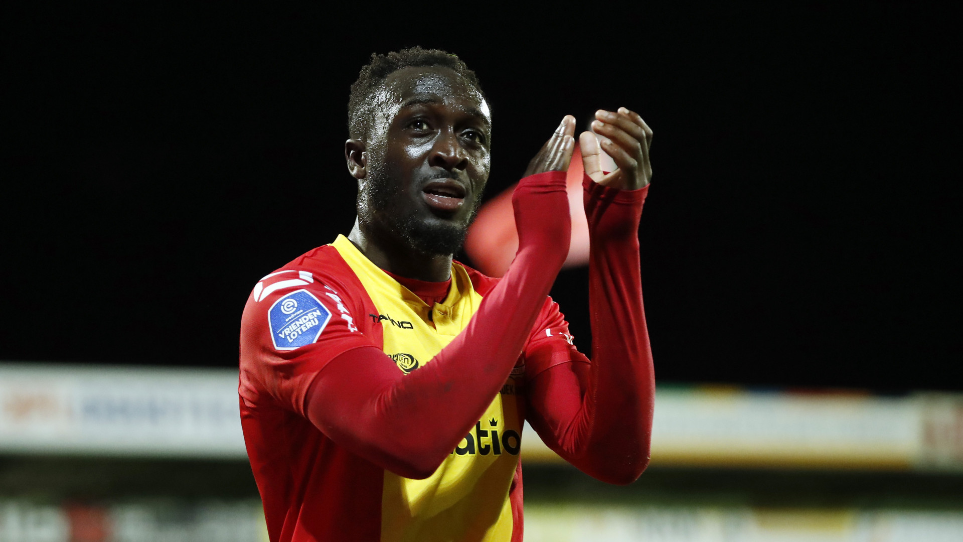 Bobby Adekanye draagt van 2022 tot en met 2025 het shirt van Go Ahead Eagles