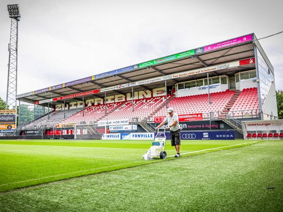 Koploper FC Emmen jaagt tegen Jong AZ op recordstart