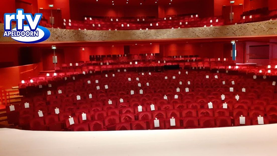Theaters mogen vanaf 1 juni weer open, werd woensdag bekend. Maar dat biedt voor Schouwburg Orpheus nog geen serieuze verlichting, legt Orpheus-directeur Mirjam Barendregt uit.