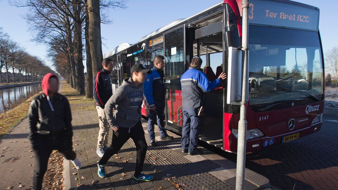 Beveiligers bij buslijn 73