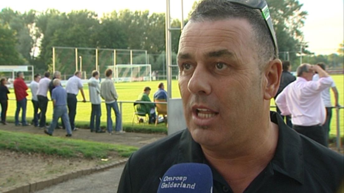 Jan Artz voetbalt op open dag AGOVV