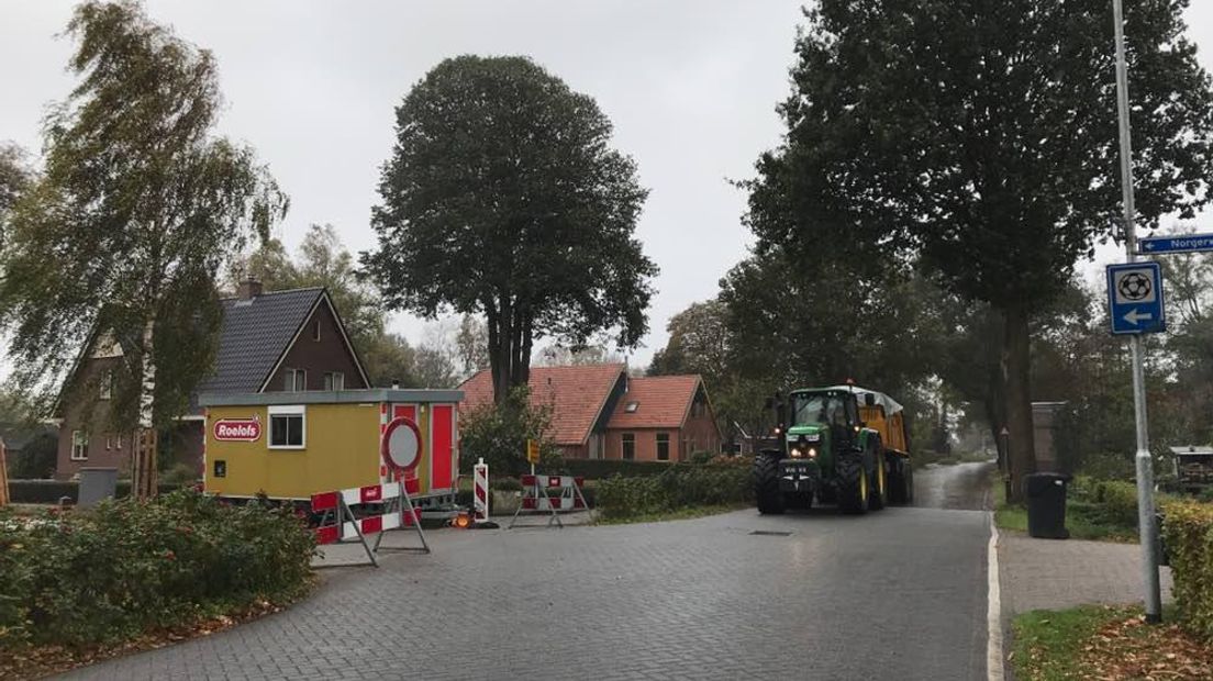 Tractoren rijden door Een (Rechten: RTV Drenthe/Marjolein Knol)