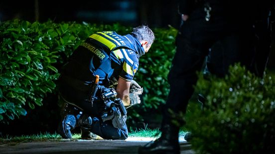 Automobilist aangereden door slingerende auto | Minderjarige aangehouden met mogelijk vuurwapen. Automobilist aangereden door slingerende auto | Minderjarige aangehouden met mogelijk vuurwapen.