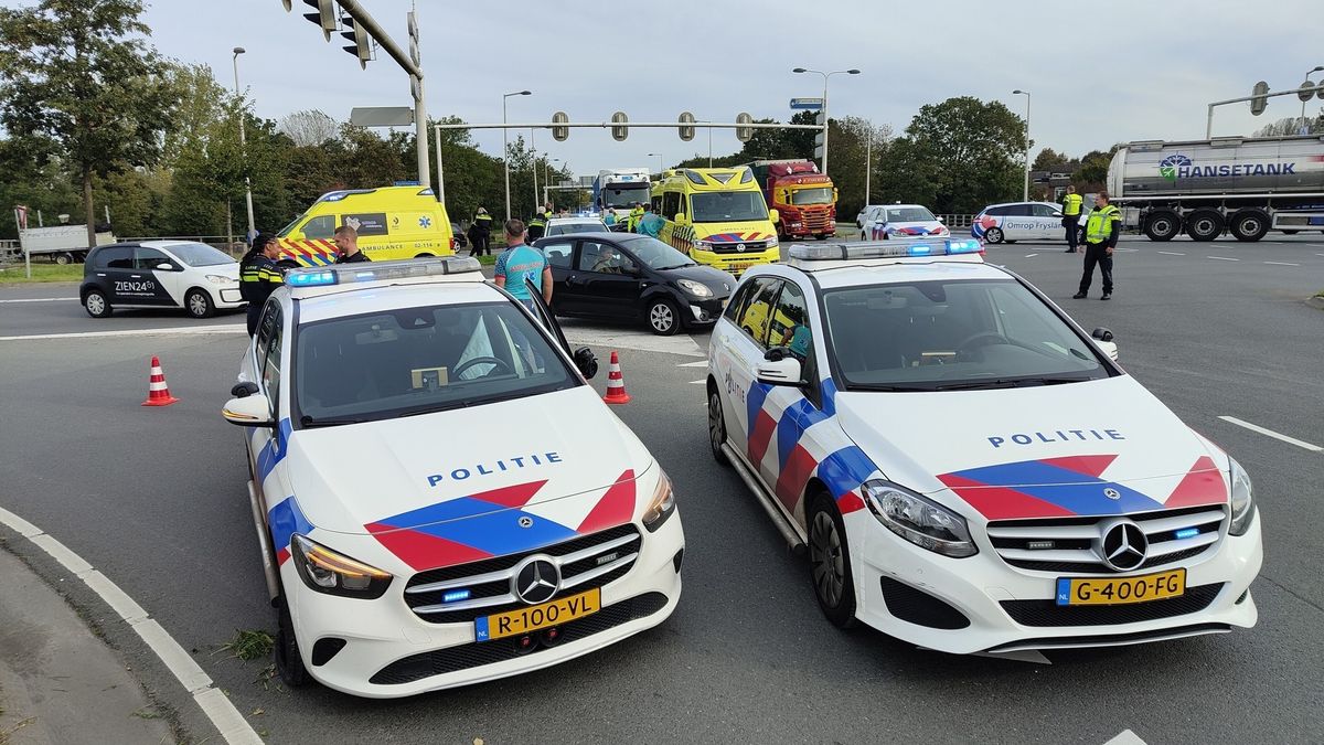 112-nieuws 18 oktober: Botsing met politieauto in Leeuwarden | Hond gewond bij botsing in Sneek