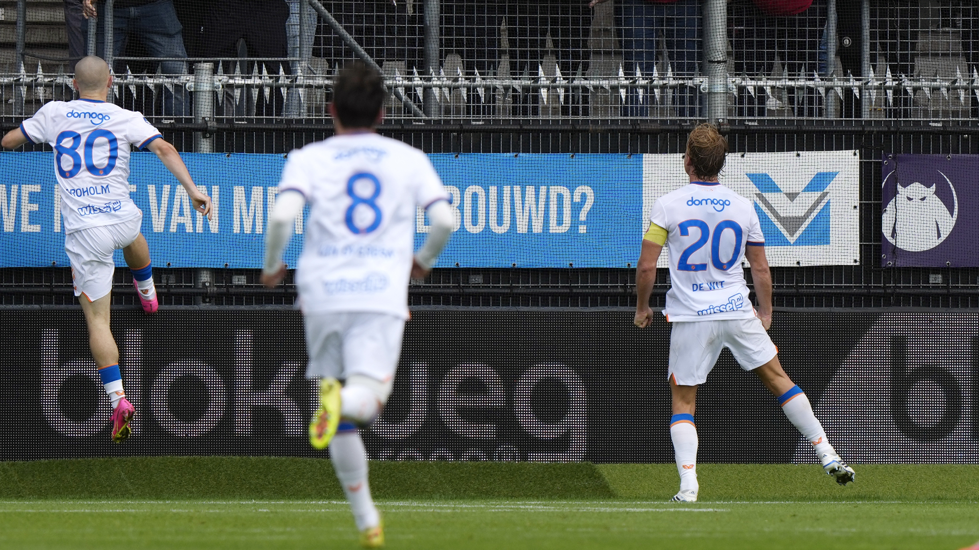 De Wit bezorgt FC Utrecht in extra tijd eerste zege van het seizoen