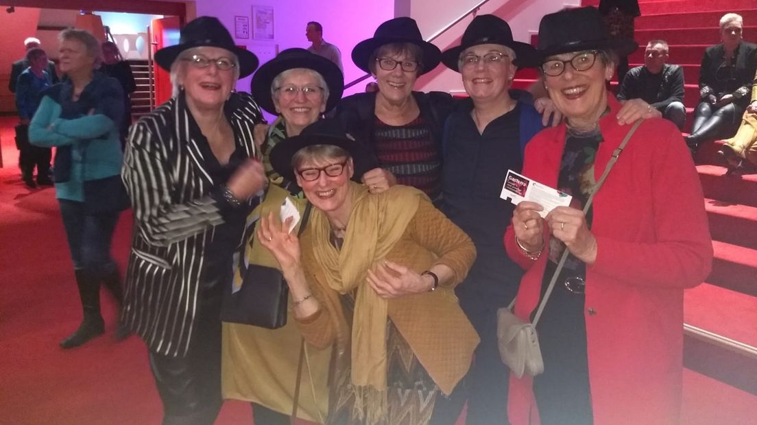Mineke en de anderen op een jaarlijks vrijwilligersfeest
