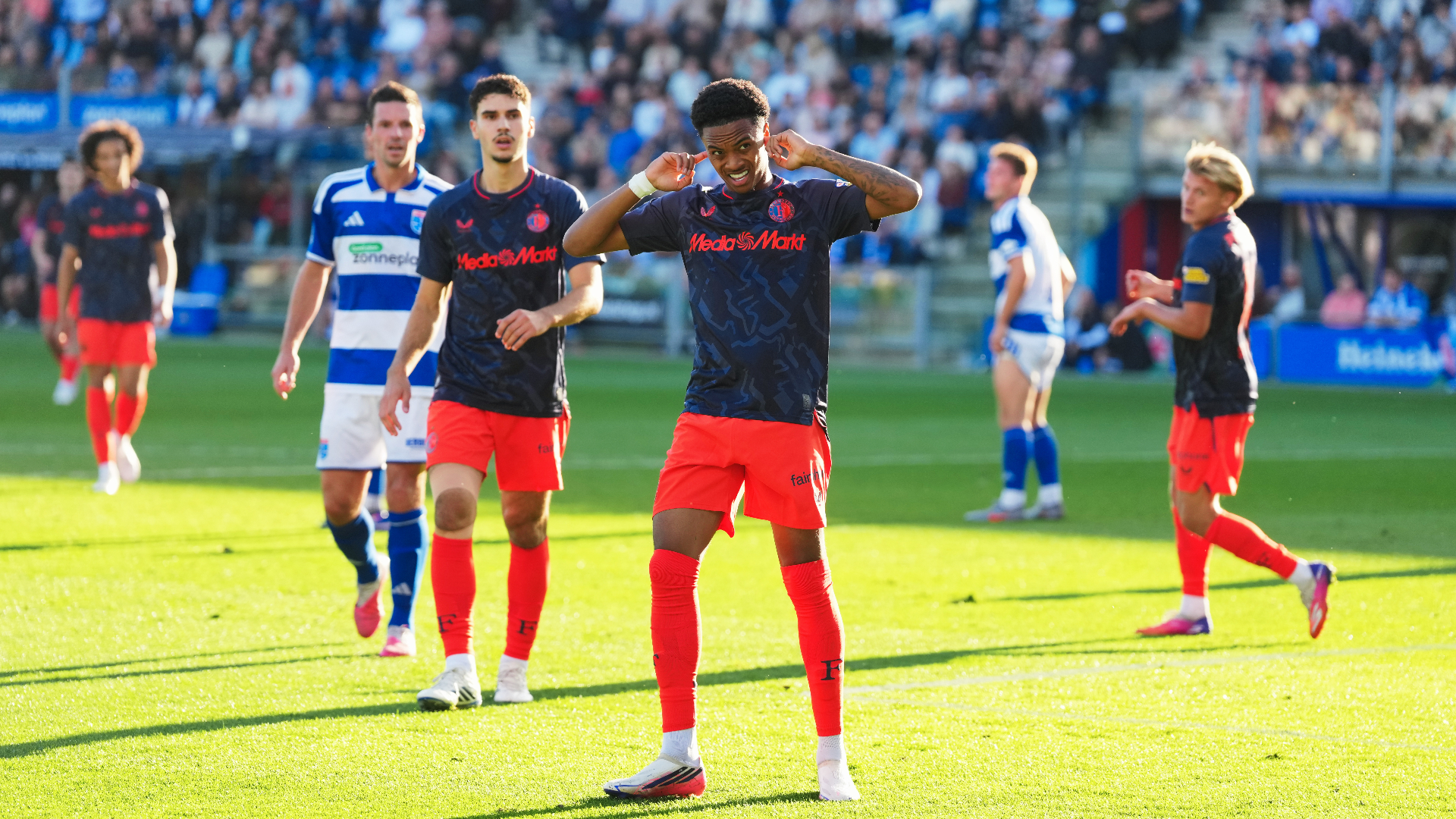 Zinhagel scoort de zesde treffer voor Feyenoord tegen PEC Zwolle