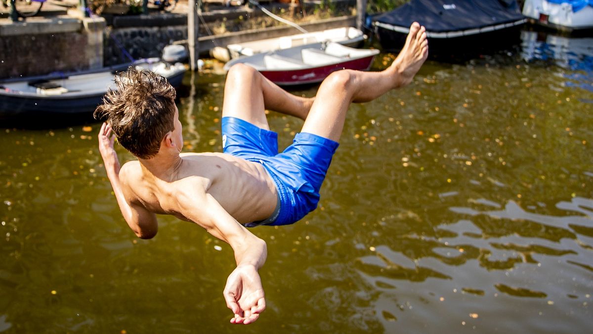 Zwemmen in grachten verboden, plannen voor 'zwembad' in kanaal