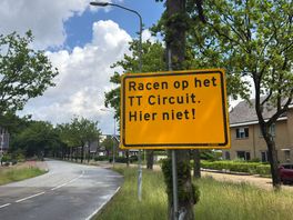 Ludieke verkeersborden in Assen: 'Ik vrees dat je moet omkeren om het te snappen'