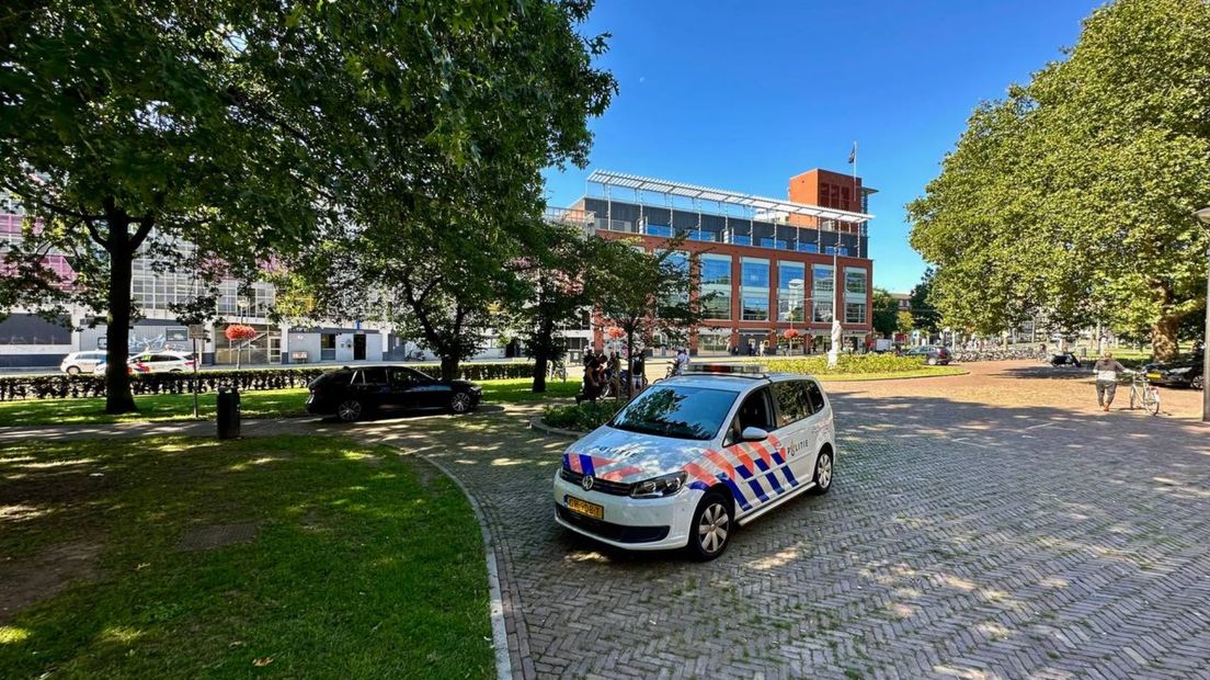 De politie heeft een vrouw aangehouden in het Musispark in Arnhem.