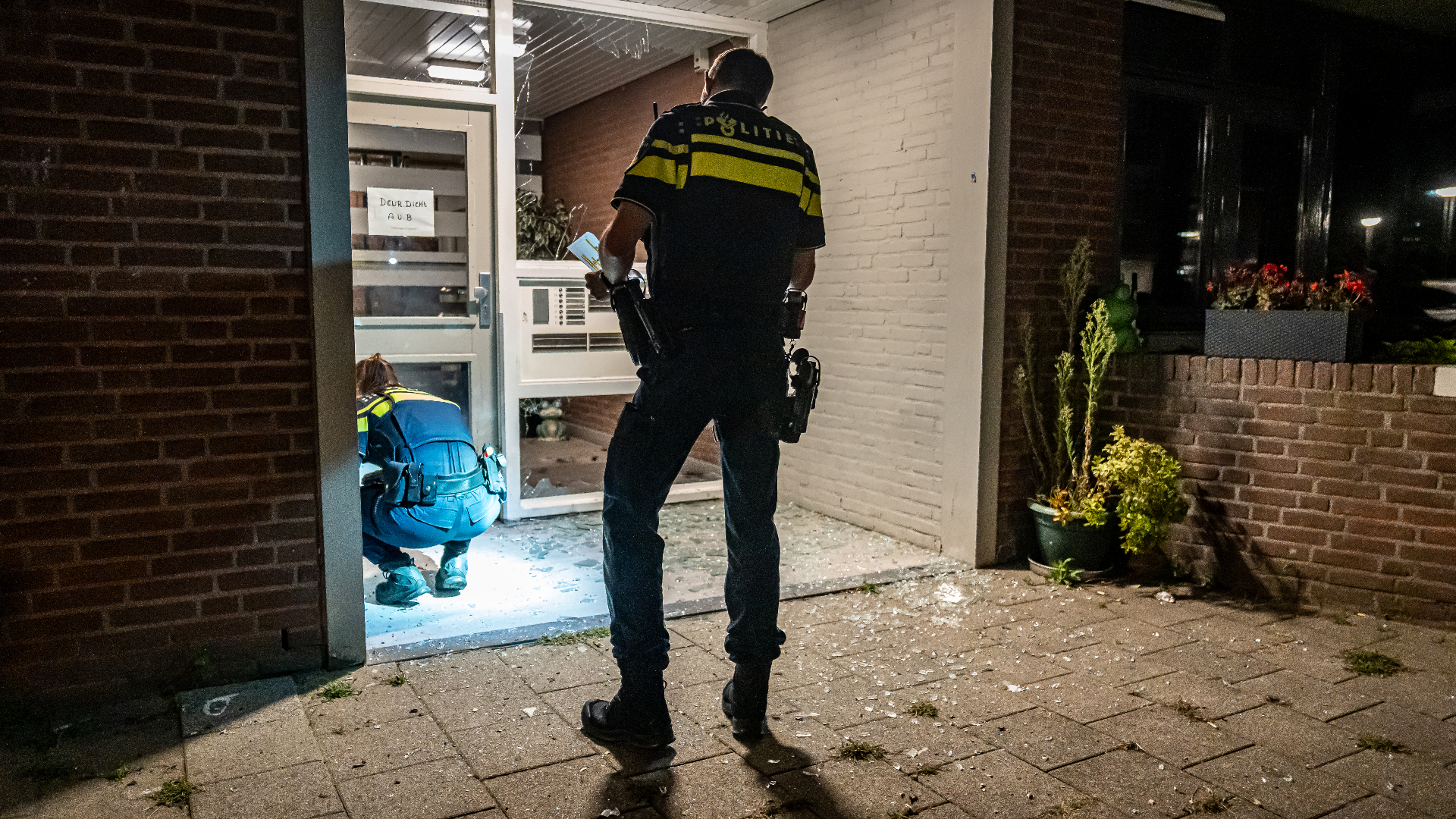 Politie doet onderzoek na explosie Brautigamstraat Rotterdam-Feijenoord.