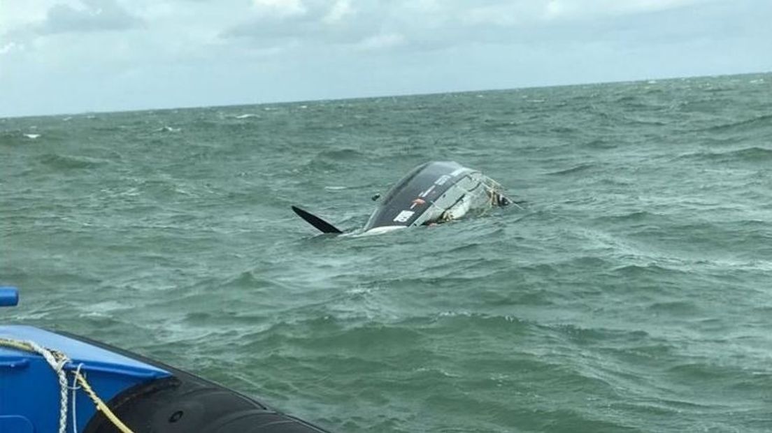 Opvarenden zeilboot gered bij Neeltje Jans