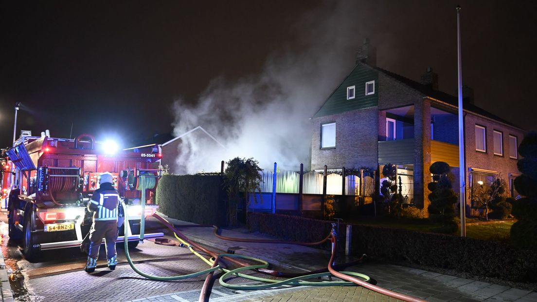 Brand in carport bij hoekwoning in Wierden