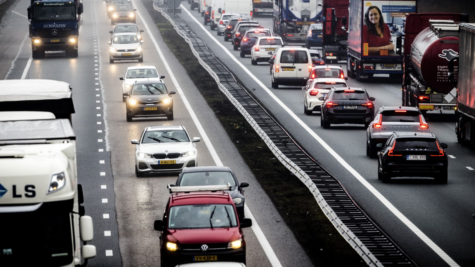 Verkeer vast op A12 en A1 door ongelukken