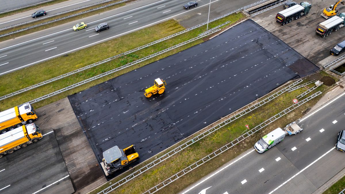 Snelweg heel weekend dicht door verzakking: '40 asfaltwagens nodig om hoogteverschil weg te werken'
