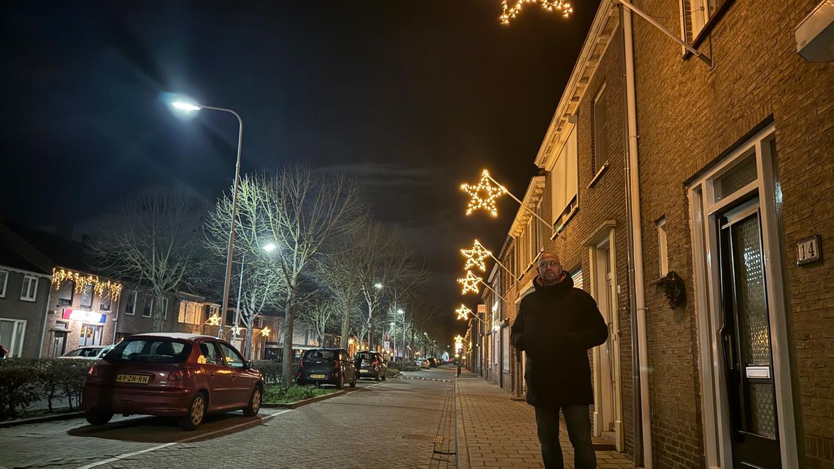 Honderden kerststerren schitteren aan gevels in Zeeuws-Vlaanderen: 'Het ziet er zo gezellig uit!'
