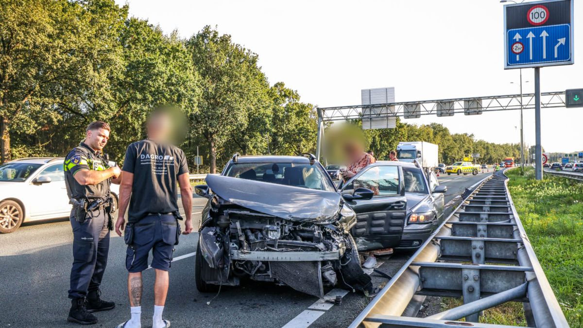 Anderhalf uur vertraging op A28 bij Amersfoort na ongeluk