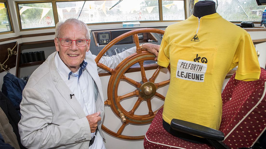Jan Janssen vorige week in een rondvaartboot die naar hem is vernoemd.