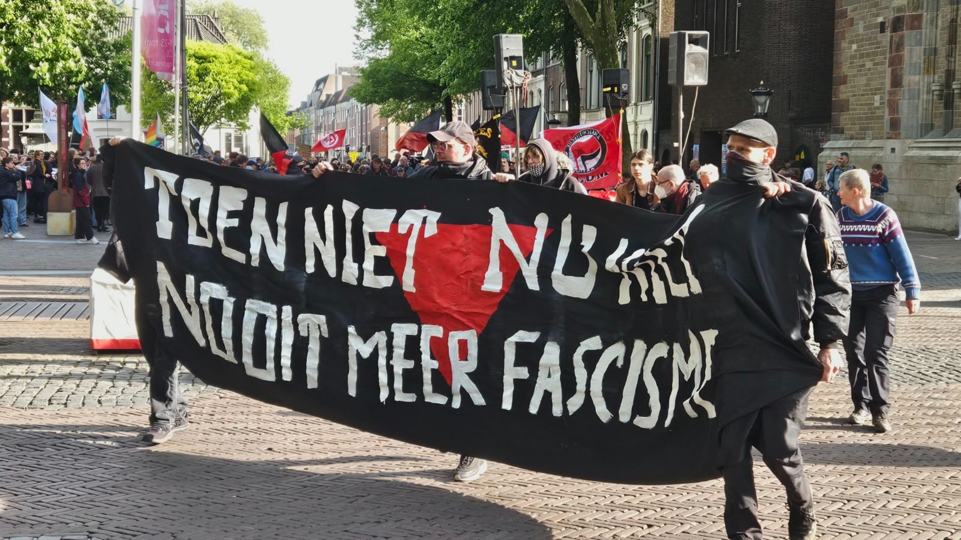Zo'n 200 antifascisten demonstreren in Utrecht