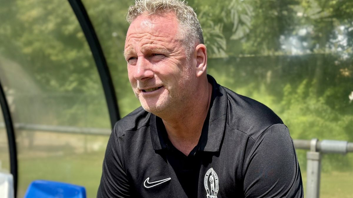 Nieuwe Hercules-trainer wil aanvallend voetbal spelen: 'Je bent niet op voetbal gegaan om achteruit 