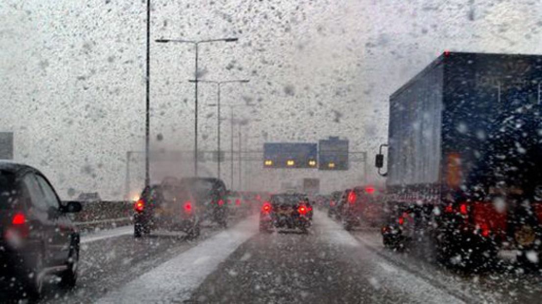 Speciale strooiwagen ingezet om wegen Arnhem ijsvrij te maken