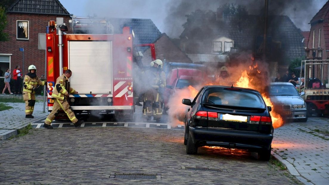 Auto loopt veel schade op bij brand