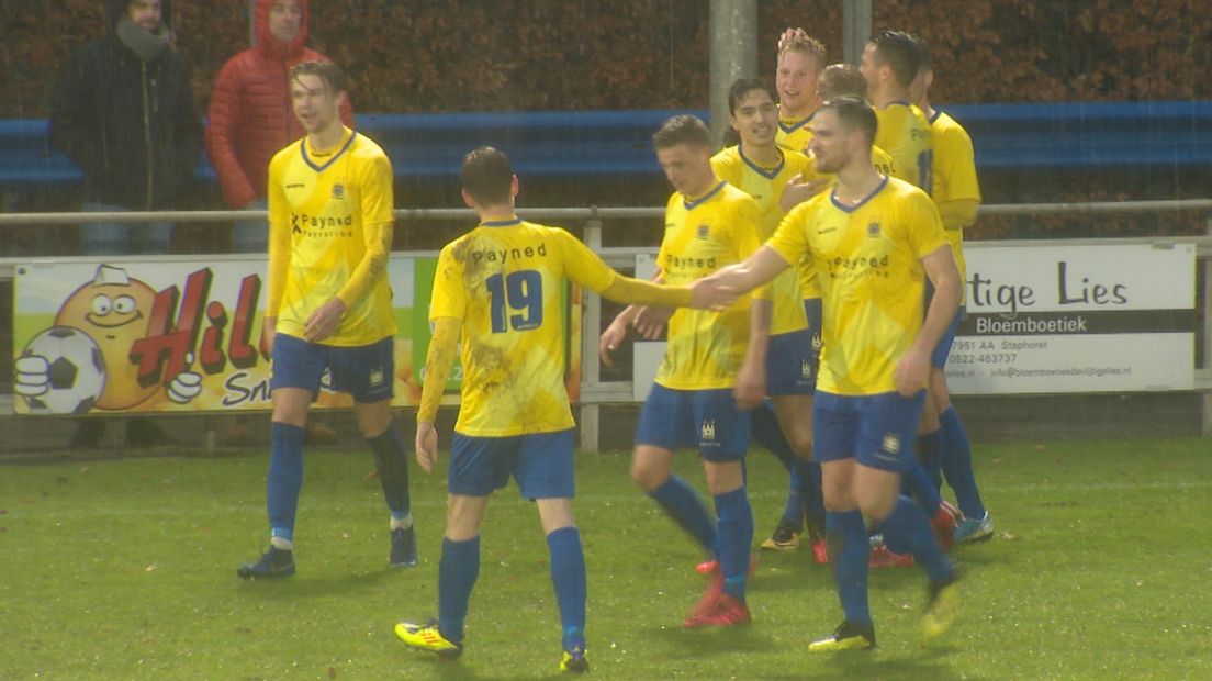 Staphorst viert de tweede goal van Assenaar Stan Haanstra tegen ACV (Rechten: RTV Drenthe)
