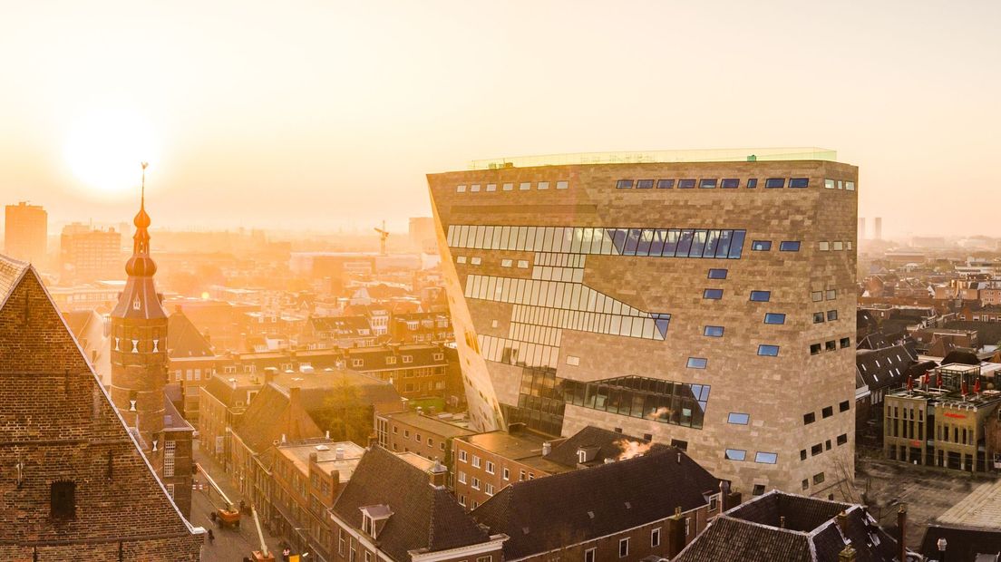 Het nieuwe Forum Groningen schittert in de zon