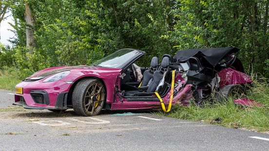 Bestuurder onder invloed rijdt dure Porsche in de prak