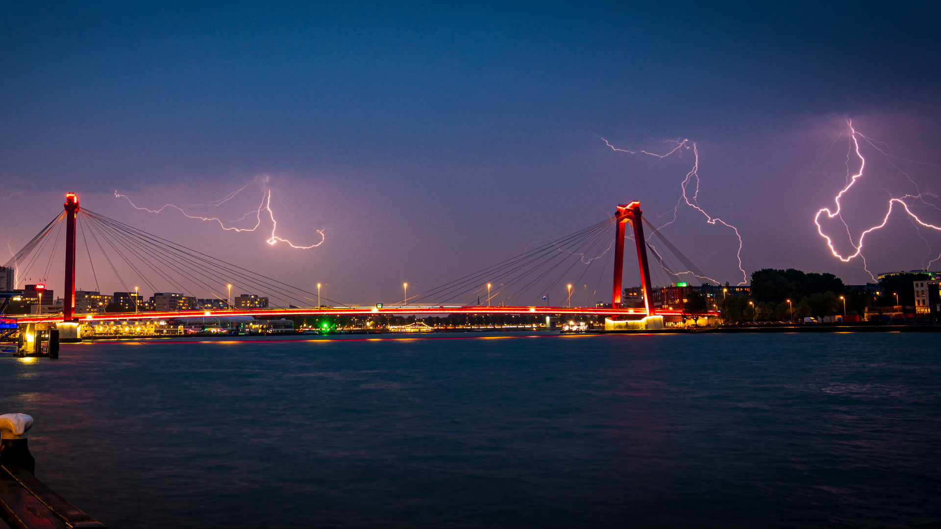 Het onweer in Rotterdam