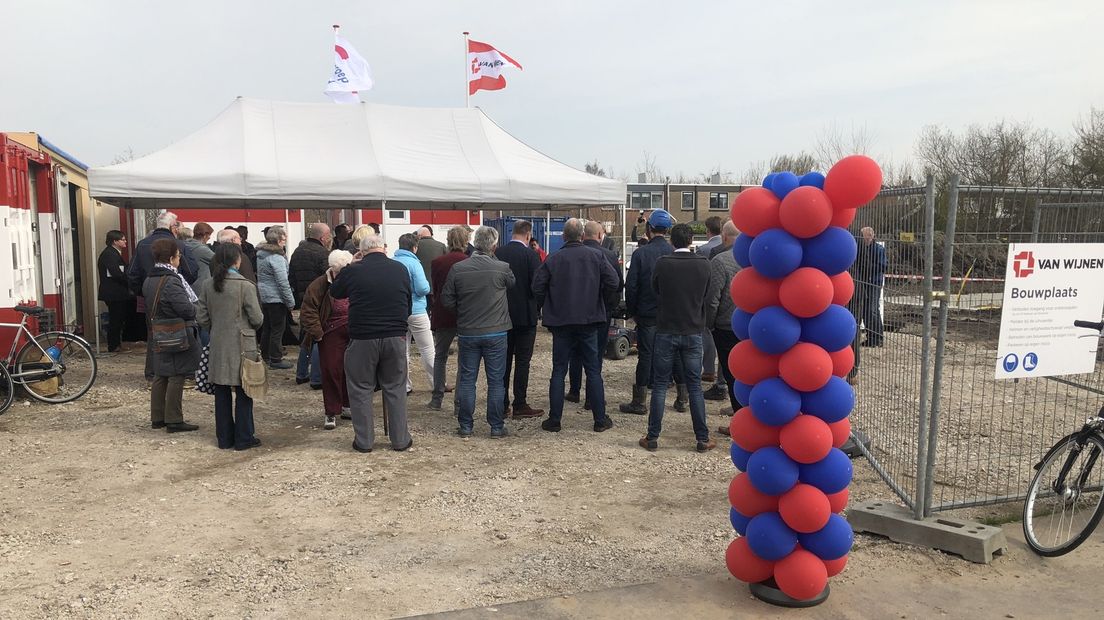 Feest in de Klaas Bosstraat donderdag in Appingedam. Er worden achtentwintig huurhuizen gebouwd.