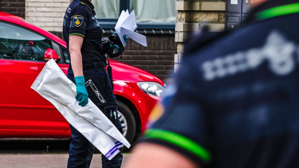 112 Nieuws: Vrouw gewond bij steekincident in Enschede | Autobrand in Deventer