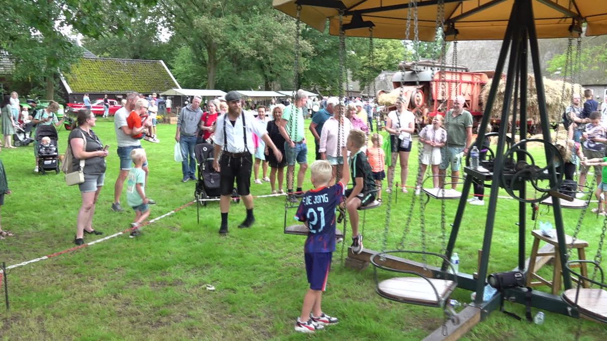 Oogstdag trekt ruim 2500 bezoekers, kinderen genieten van draaimolen