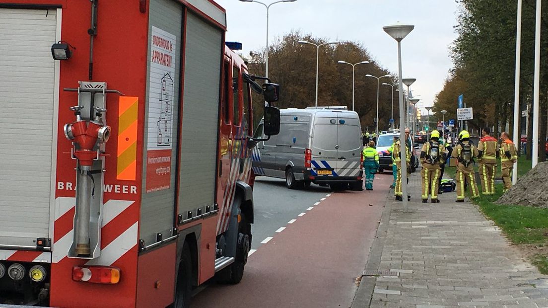 De Explosieven Opruimingsdienst Defensie (EOD) is aanwezig om de tas te onderzoeken.