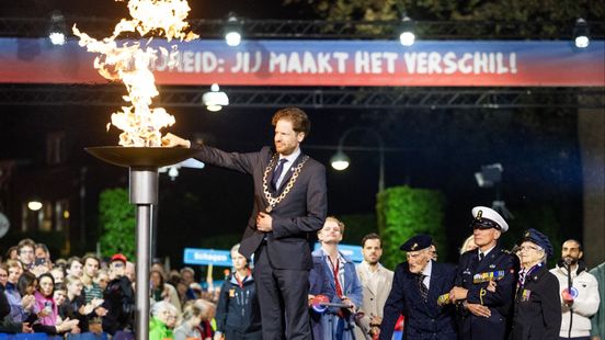 Bevrijdingsvuur ontstoken bij historisch Hotel De Wereld