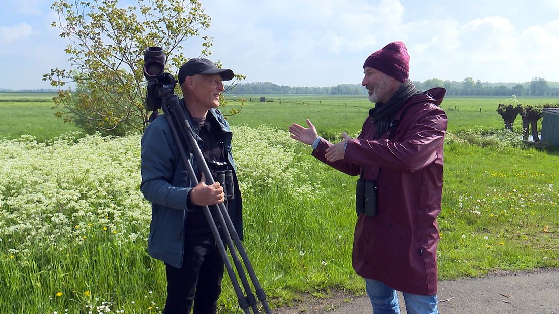 Eddy met ecoloog Jan van der Winden in de Zouweboezem.
