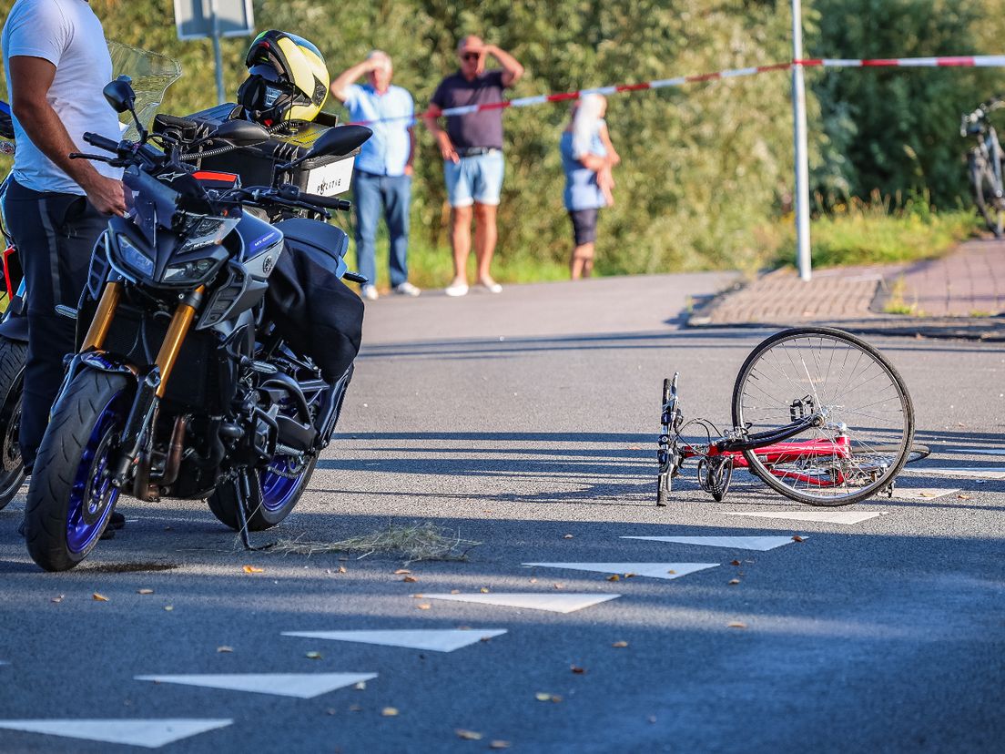 Het kind is na het ongeluk op de Westlandseweg met spoed naar het ziekenhuis vervoerd.