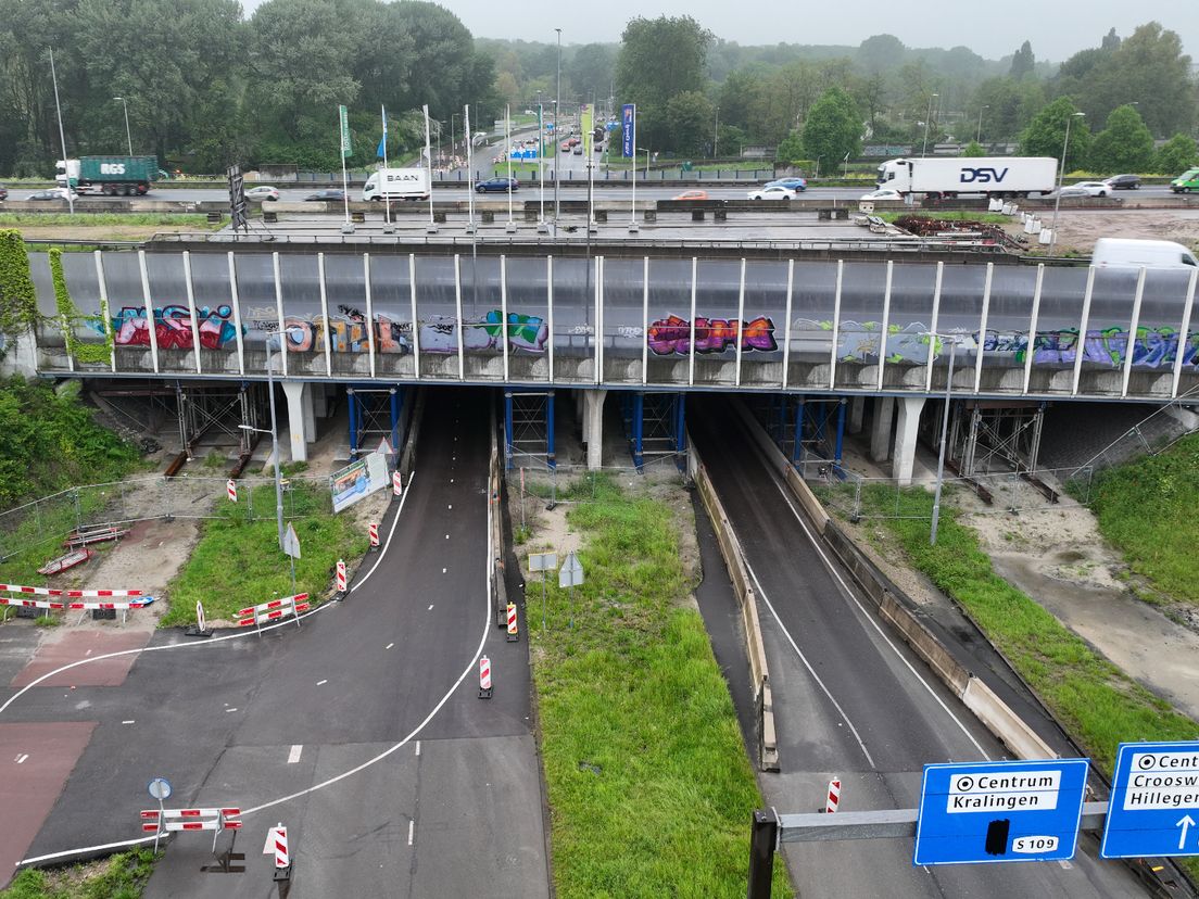 De tijdelijke ondersteuning heeft zijn werk gedaan en nu zal het viaduct compleet worden vernieuwd
