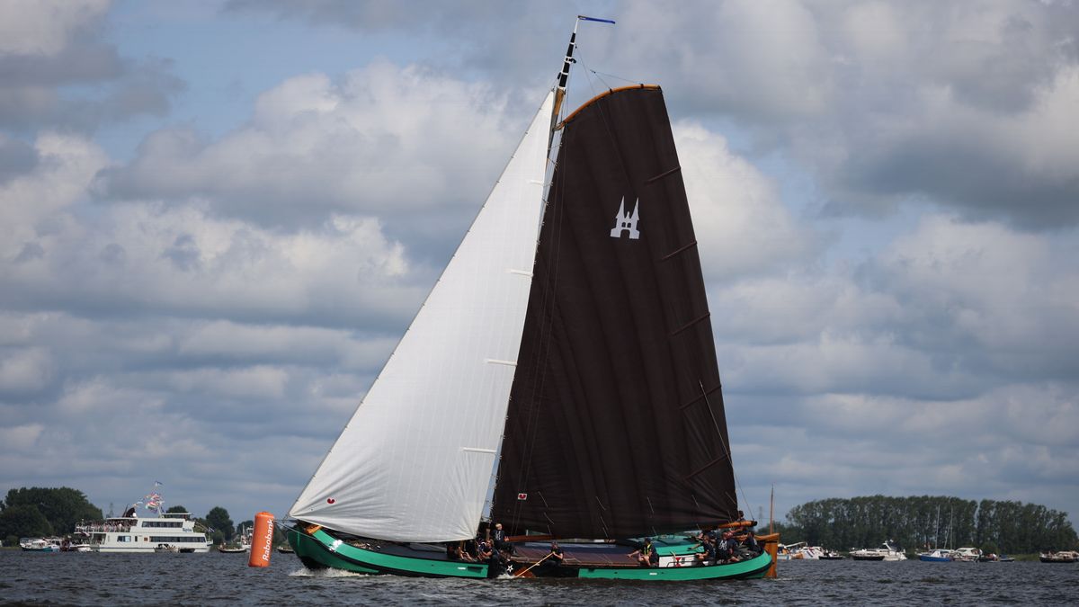 Sneek grijpt voorsprong na scheve start op eigen thuiswater