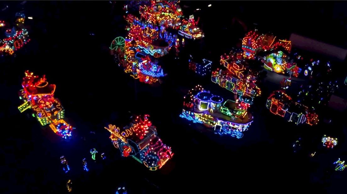 Verlichte optocht Lemelerveld vanuit de lucht