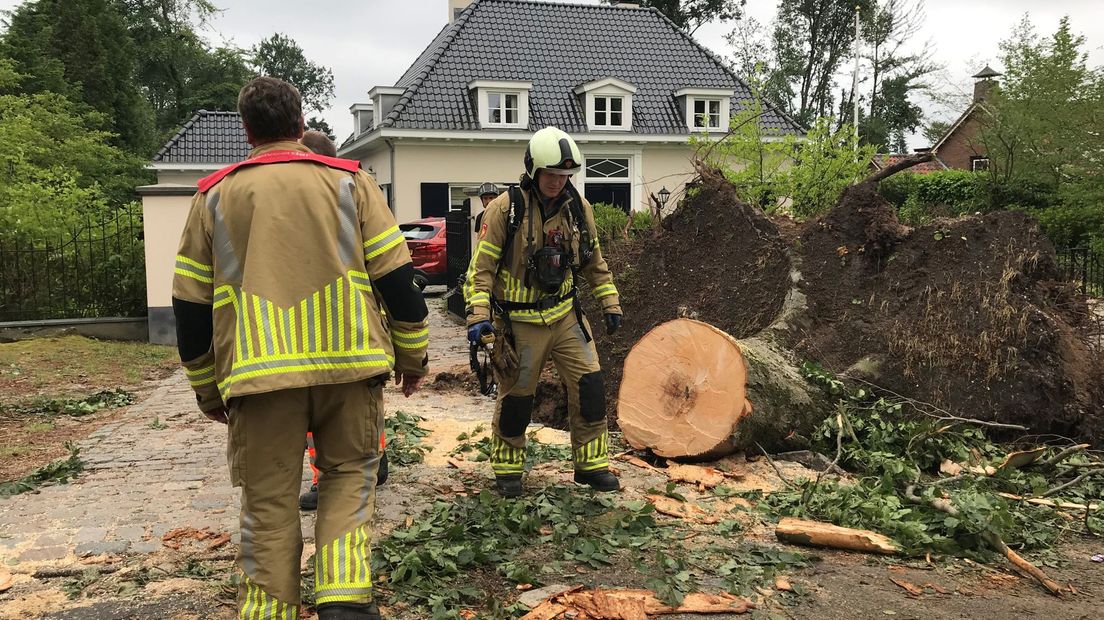 De storm zorgde voor veel schade in Leersum.