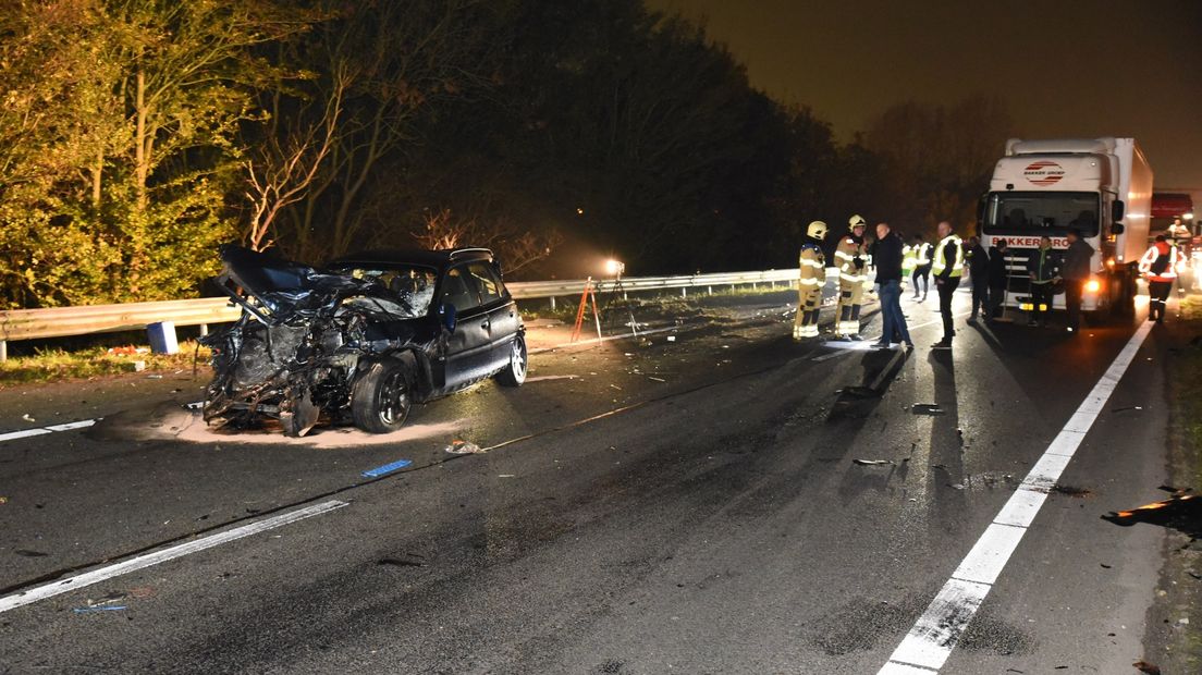 De A12 richting Duitsland is dinsdagavond urenlang ter hoogte van Zevenaar dicht geweest vanwege een ongeval.