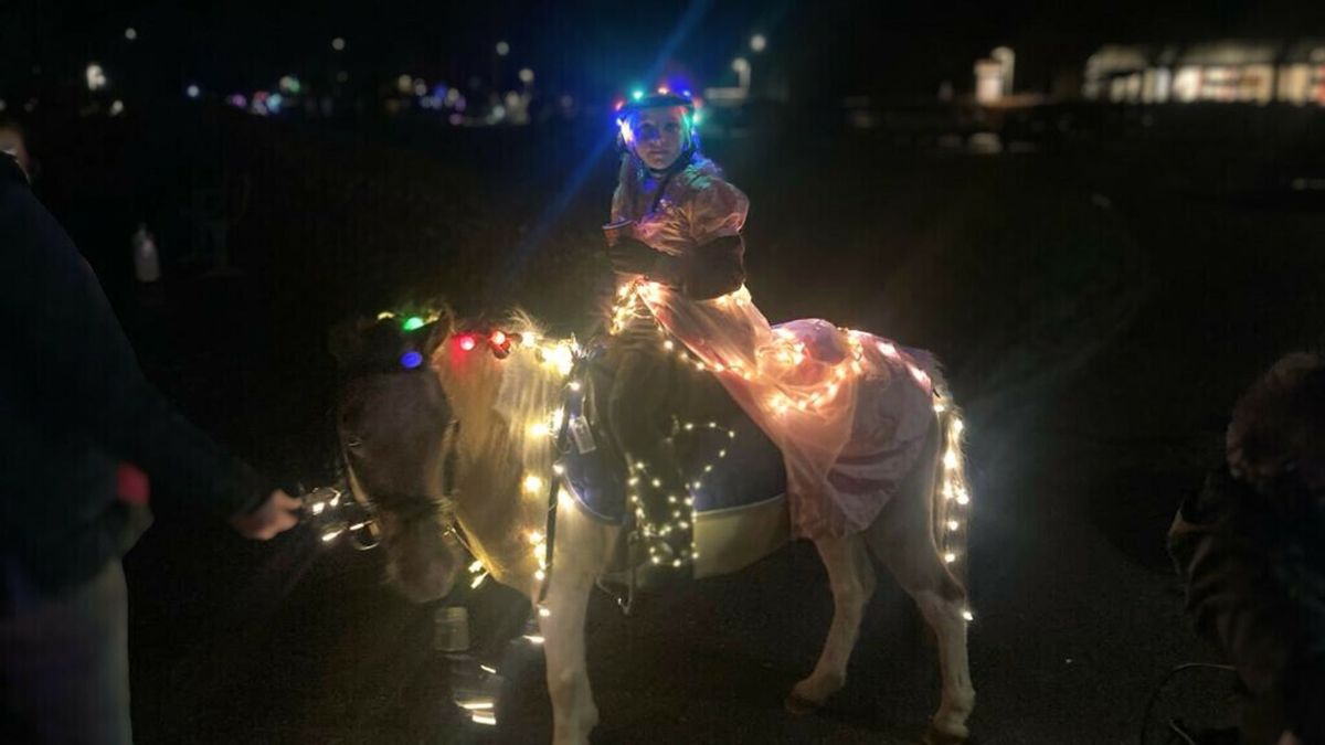 Lichtjestour met ruiters verlicht Gapinge en Veere: 'Dit smaakt naar meer'