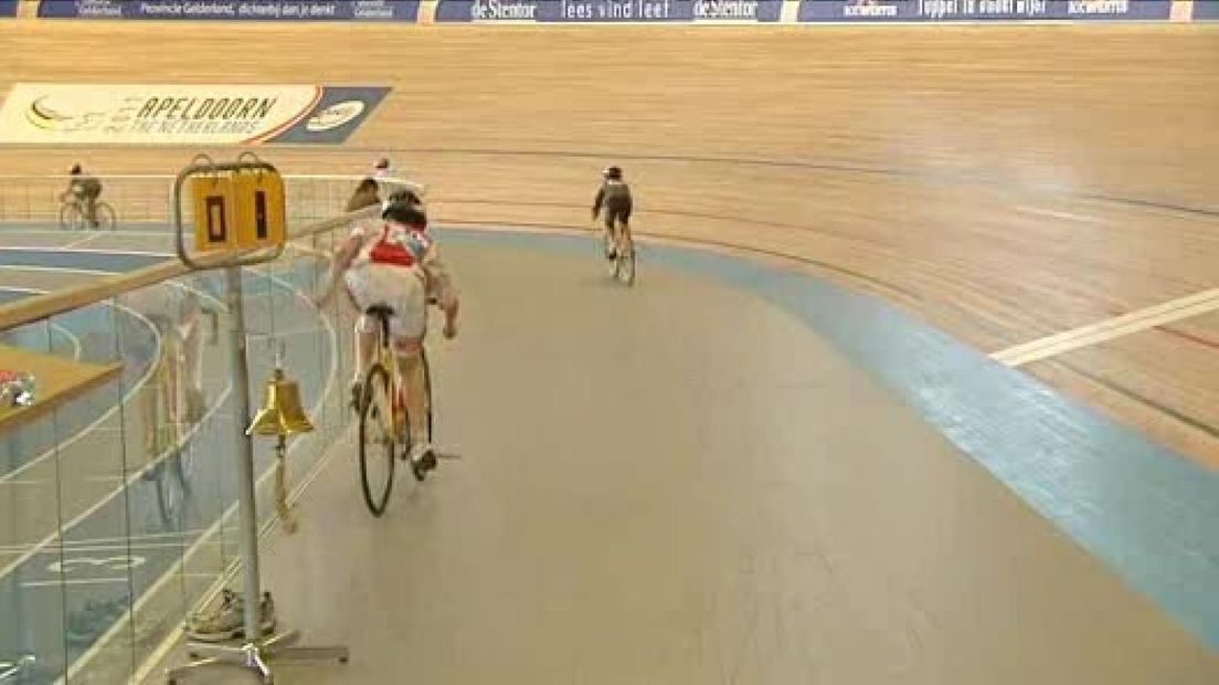 Wielrenners kunnen weer veilig fietsen op baan Omnisport Apeldoorn