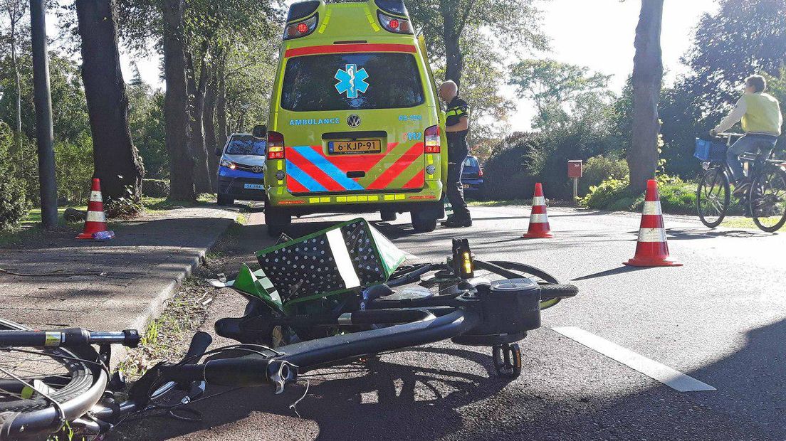 De fietsster is gewond naar het ziekenhuis gebracht (Rechten: Persbureau Meter)