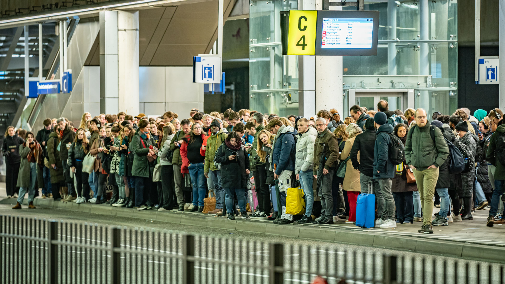 Treinverkeer Opgestart Na Storing, ProRail En NS Verwachten Reizigers ...