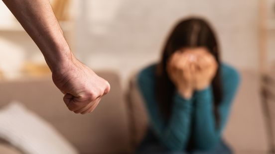 OM eist celstraf tegen man die ex-vrouw verkrachtte: 'Verdachte heeft jarenlang allerlei grenzen overschreden' Home